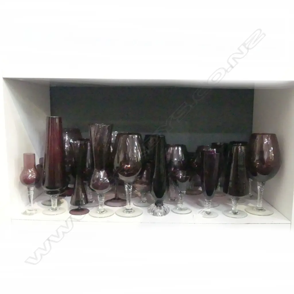 ASST. PURPLE COLOURED GLASS Image 1++