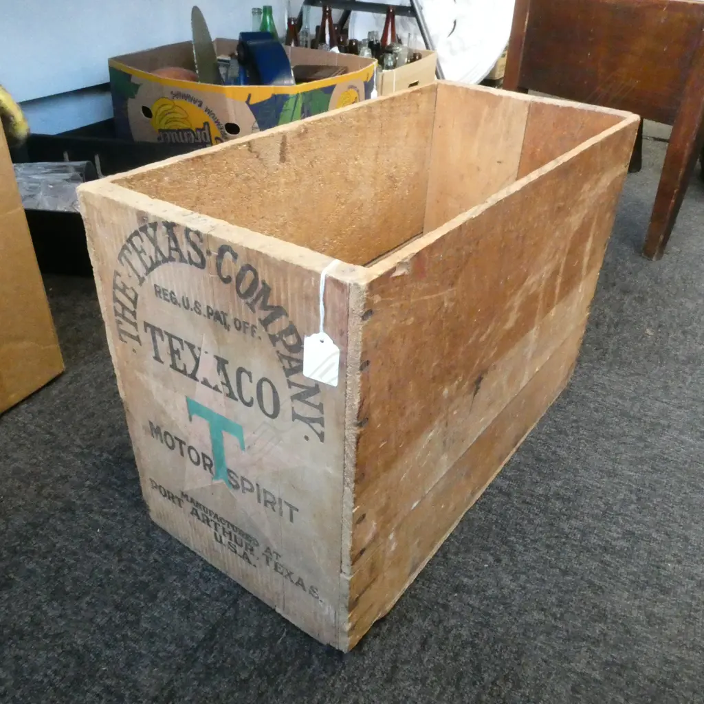 VINTAGE TEXACO MOTOR SPIRIT PETROL BOX ‘THE TEXAS COMPANY’, L.530X260X365MM  Image 1++