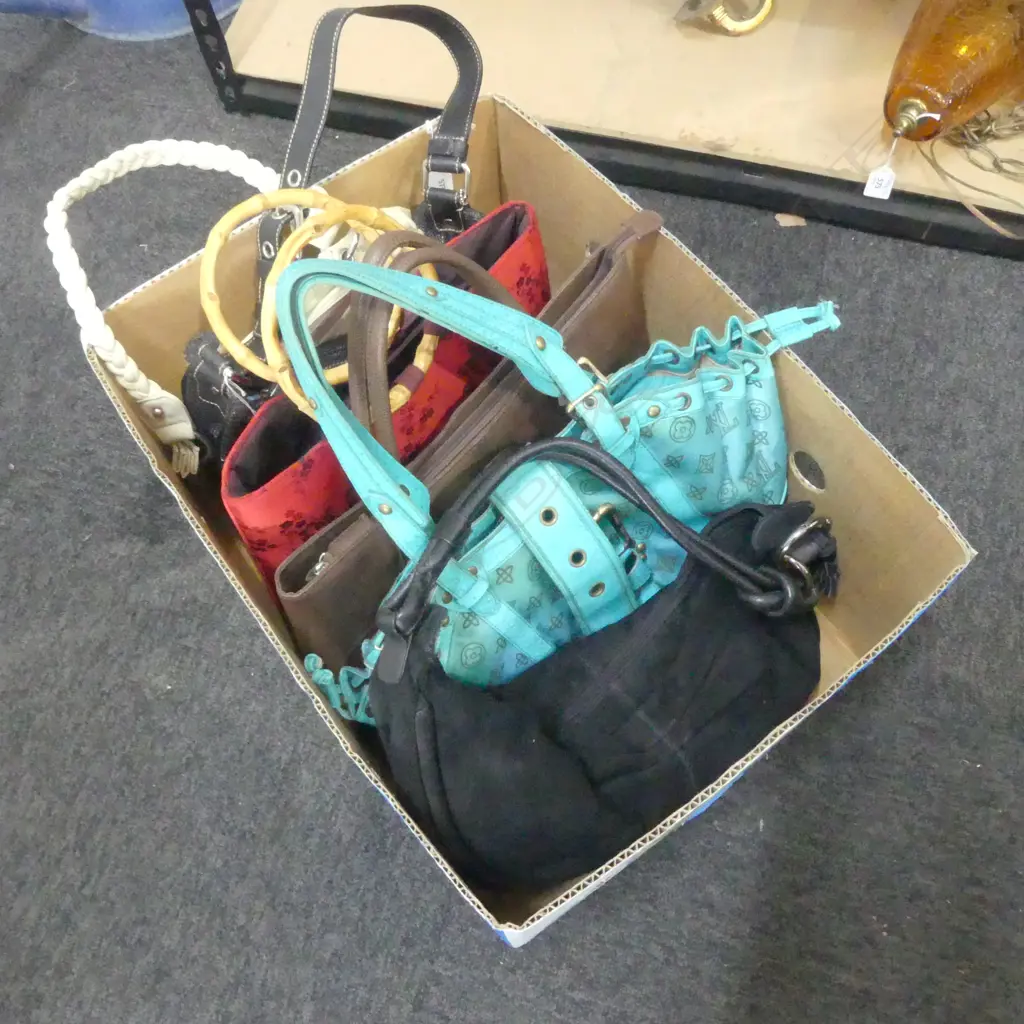 6 VINTAGE HANDBAGS  VARIOUS MAKERS Image 1++