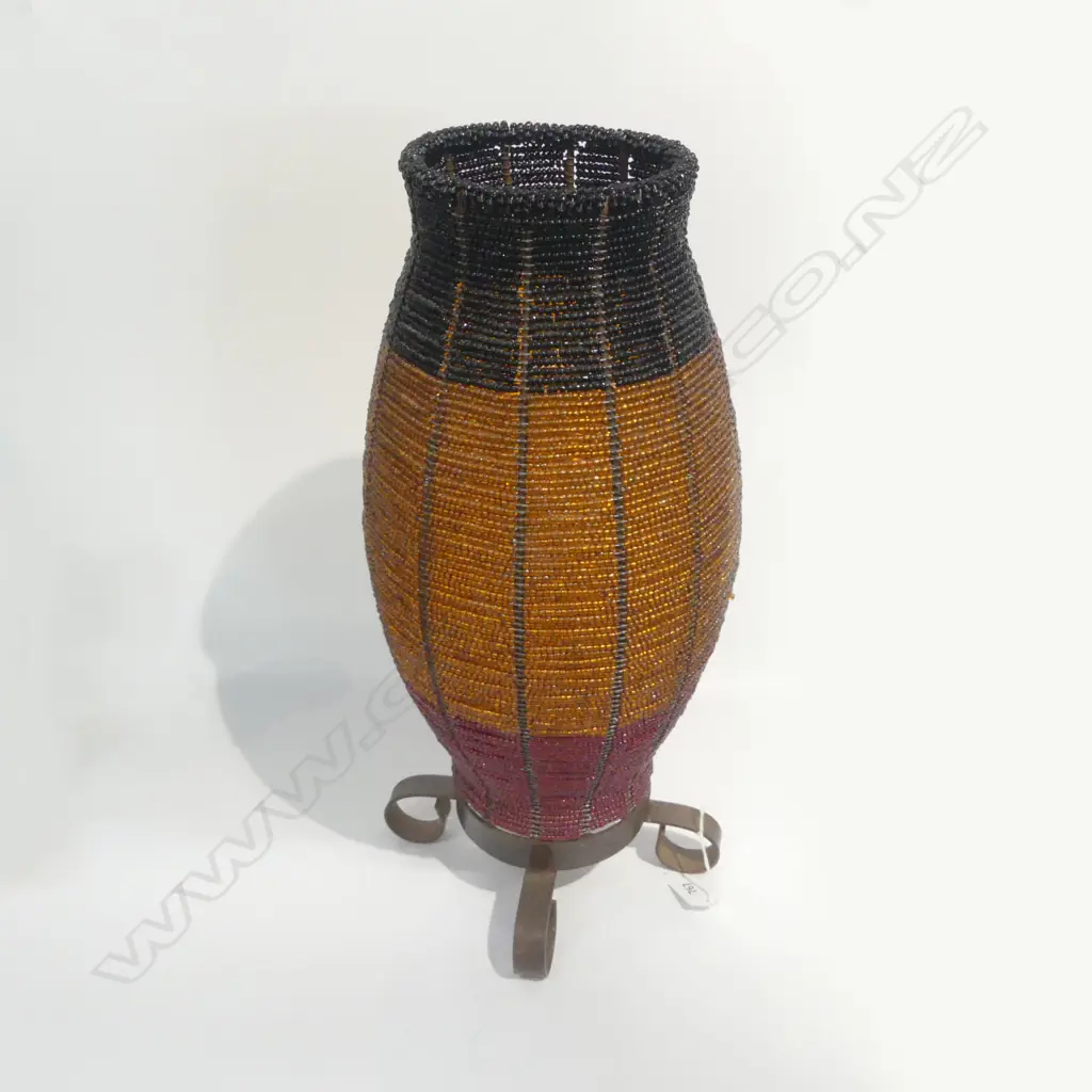 BEADED LAMPSHADE ON METAL BASE H.470mm Image 1++