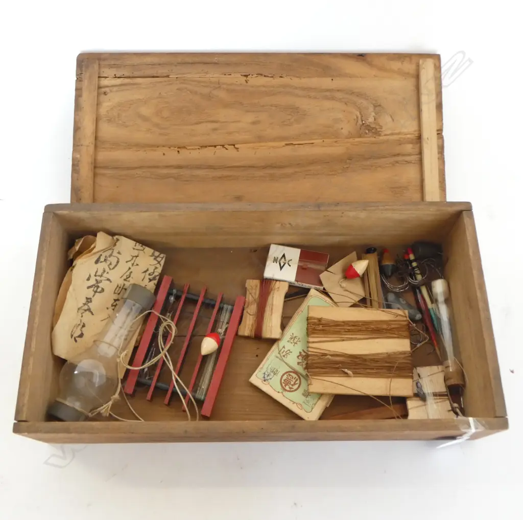 VINTAGE JAPANESE FISHING KIT: lines + glass live bait phial + floats etc Image 1++