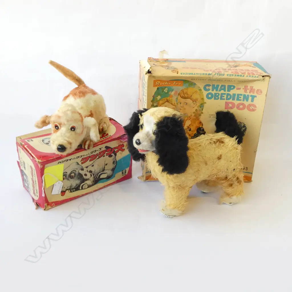 TWO VINTAGE JAPANESE BATTERY OPERATED TOY DOGS IN BOXES UNTESTED Image 1++