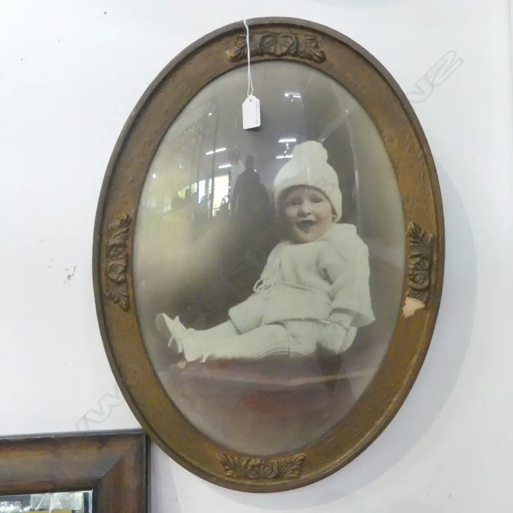 VINTAGE OVAL FRAMED PHOTO H.560mm Image 1++