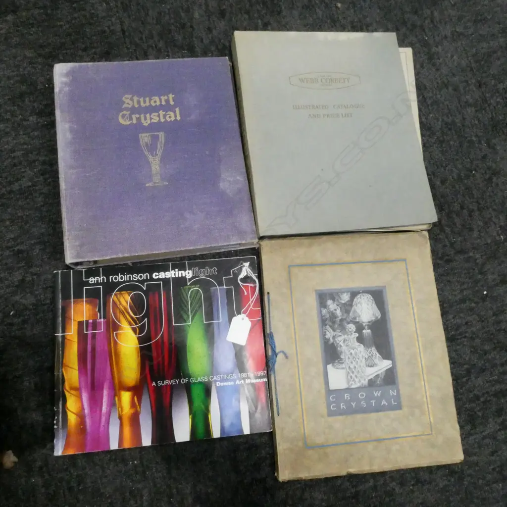 4 REF BOOKS STUART CRYSTAL CROWN CRYSTAL WEBB CORBET & ANN ROBINSON GLASS Image 1++