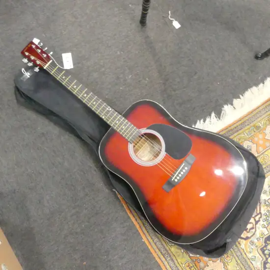 HONEY BEE GUITAR, MODEL W-15/WRS IN CARRY CASE 