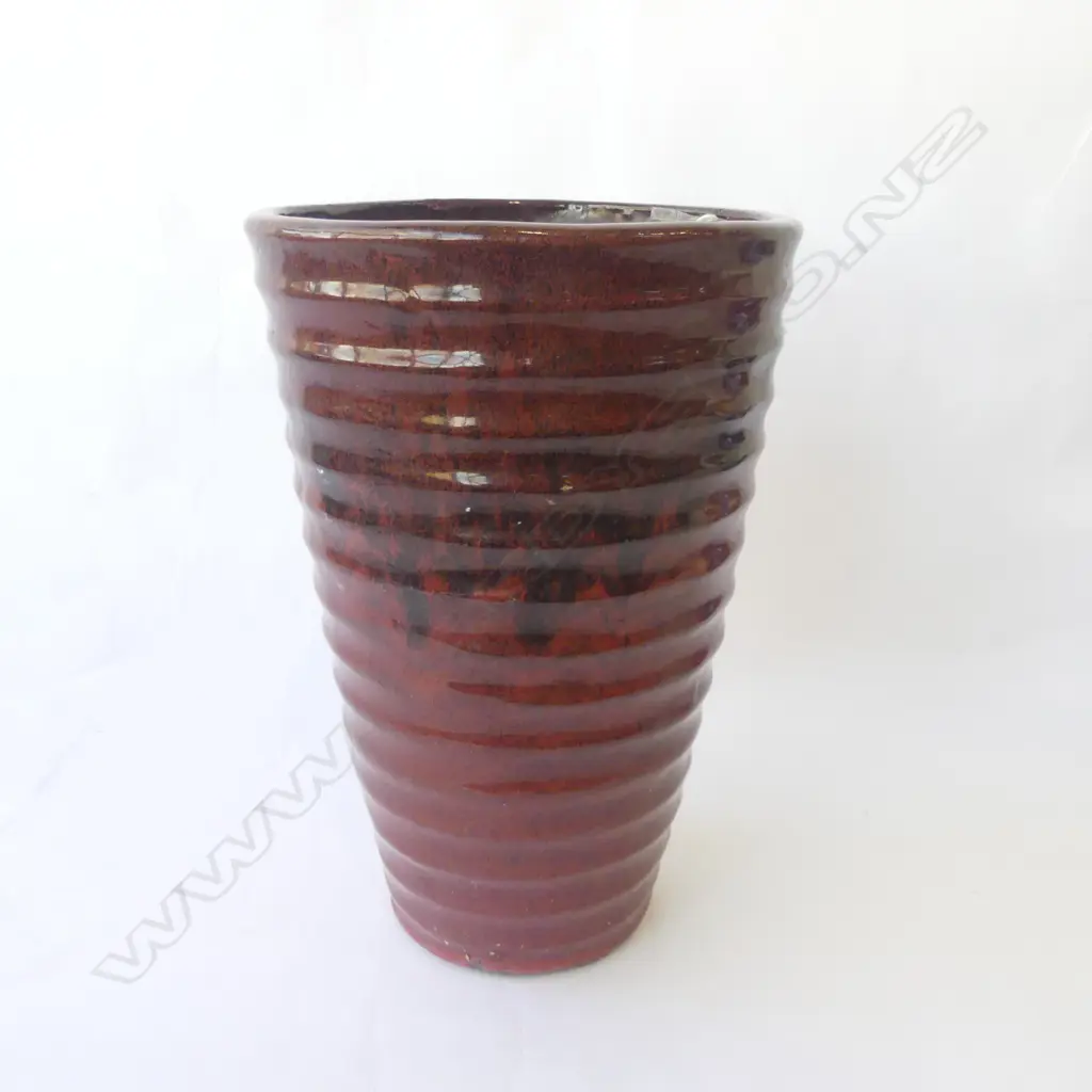 DEEP RED CERAMIC PLANTER Image 1++