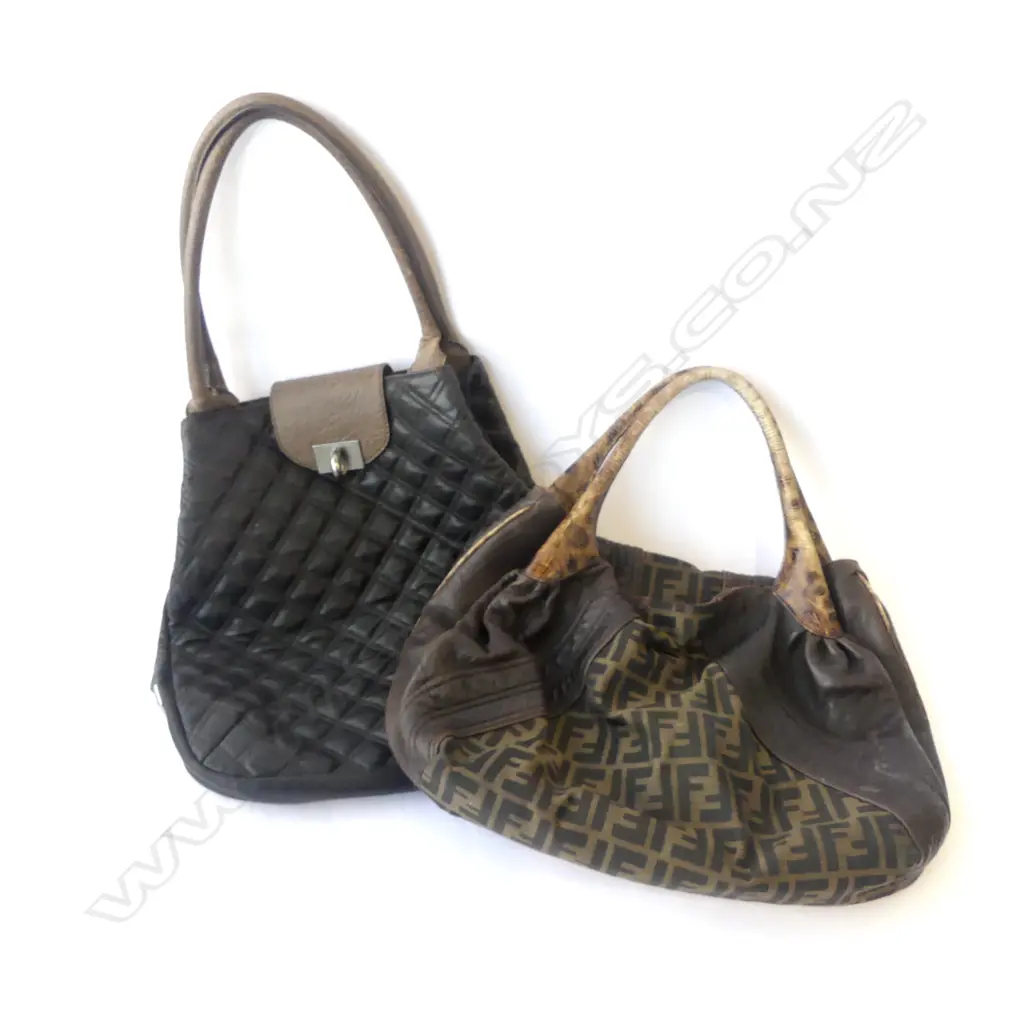 2 VINTAGE BAGS  Image 1++