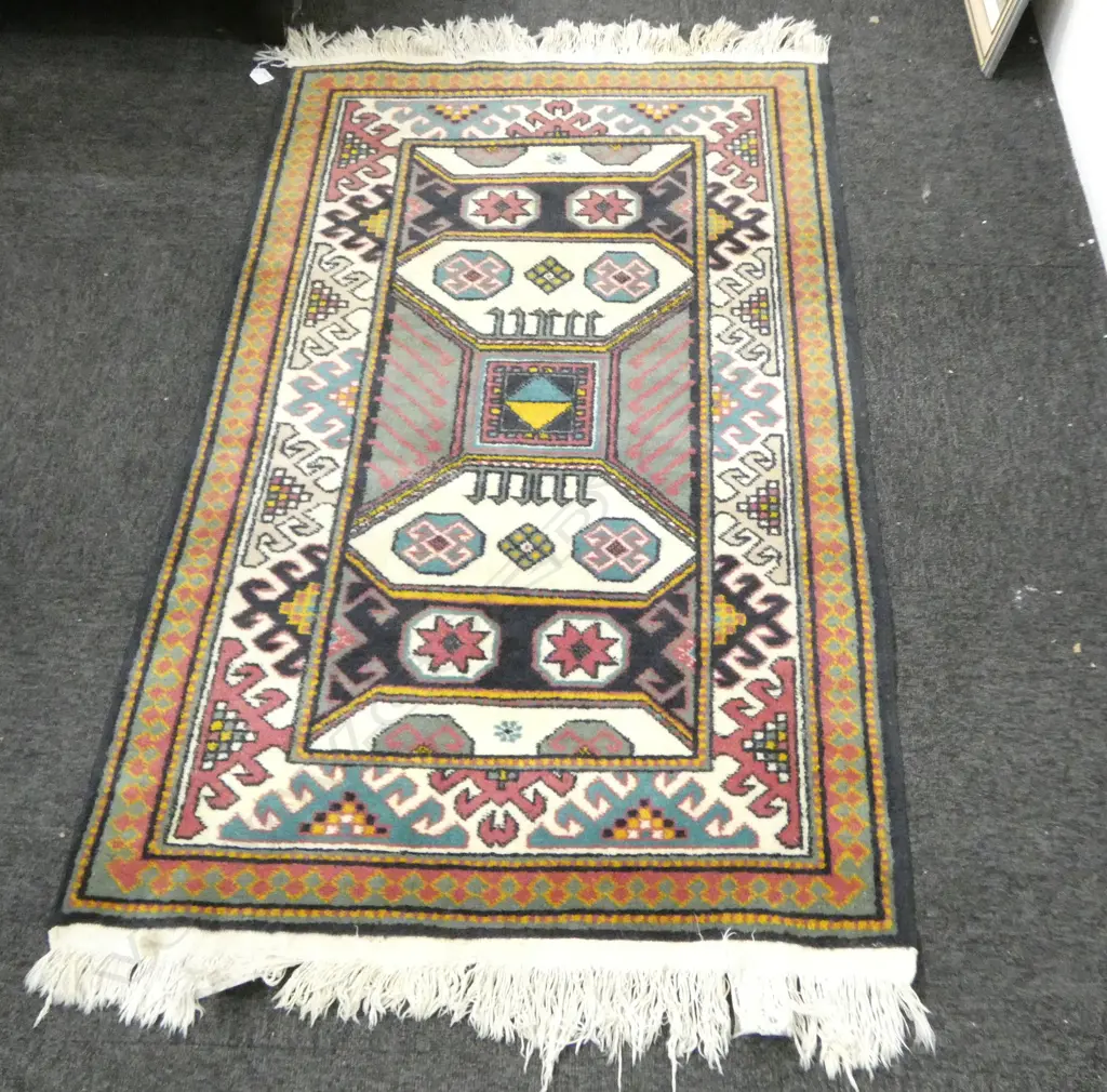 PERSIAN H/KNOTTED WOOL ON COTTON RUG 1300 x 760mm geometric decoration Image 1++