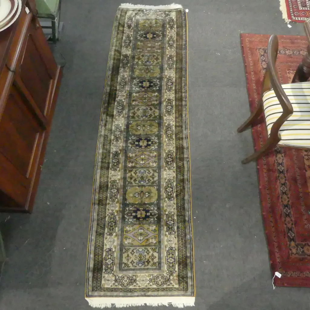 HAND KNOTTED SILK RUNNER 2570x680mm Image 1++