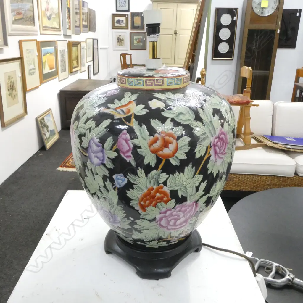 CHINESE PORC LAMP BASE ON STAND H520 REPAIRED Image 1++