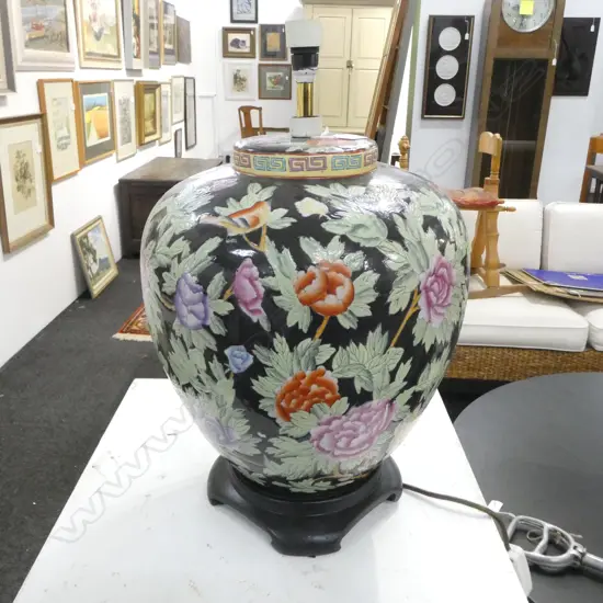 CHINESE PORC LAMP BASE ON STAND H520 REPAIRED