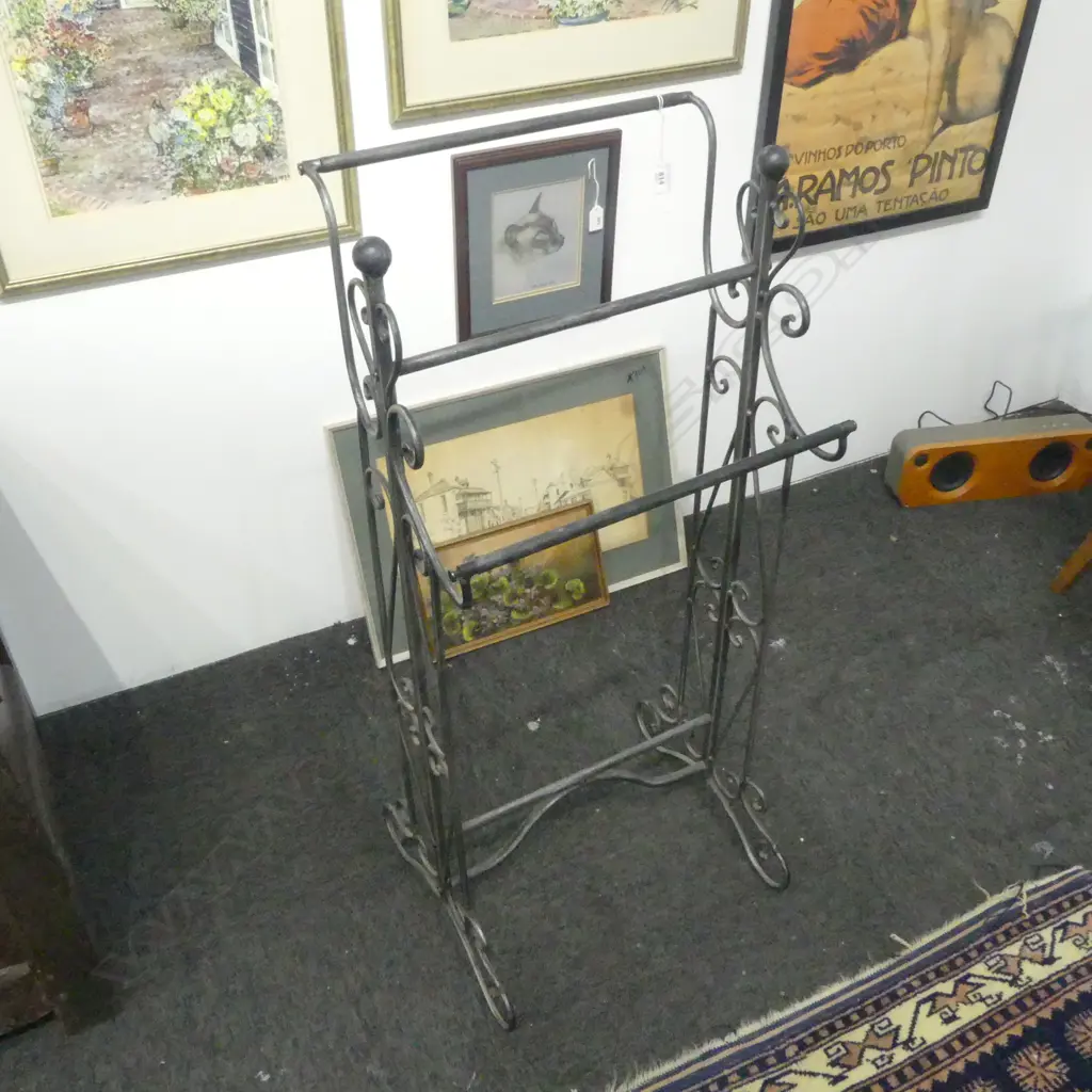 METAL TOWEL STAND H.910mm Image 1++