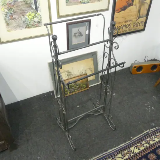 METAL TOWEL STAND H.910mm