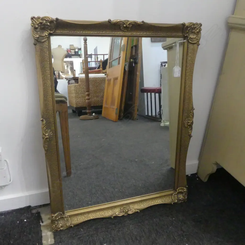 VINTAGE CLASSICAL MEDIUM GILT FRAMED MIRROR 700 X 545mm Image 1++