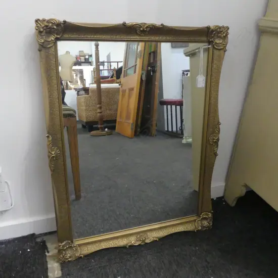 VINTAGE CLASSICAL MEDIUM GILT FRAMED MIRROR 700 X 545mm