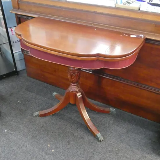 MAHOGANY SWIVEL-TOPPED SUPPER TABLE, H.750mm, W.910mm