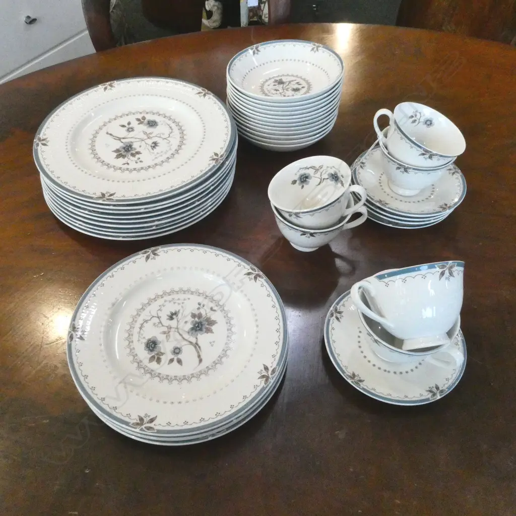 PART R/D DINNER SERVICE OLD COLONY PAT  Image 1++