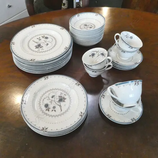 PART R/D DINNER SERVICE OLD COLONY PAT 