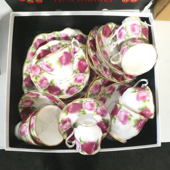 COLLECTION OF OLD ENGLISH ROSE R/A CHINA