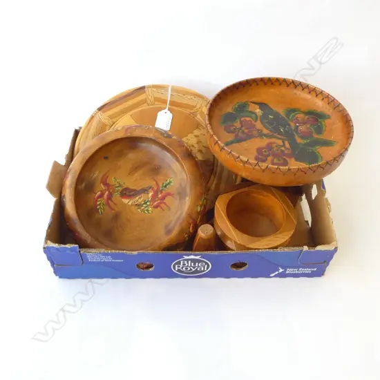5 ITEMS - NZ FOLK ART WOODEN WARE & NATIVE TIMBERS BREAD BOARD ETC