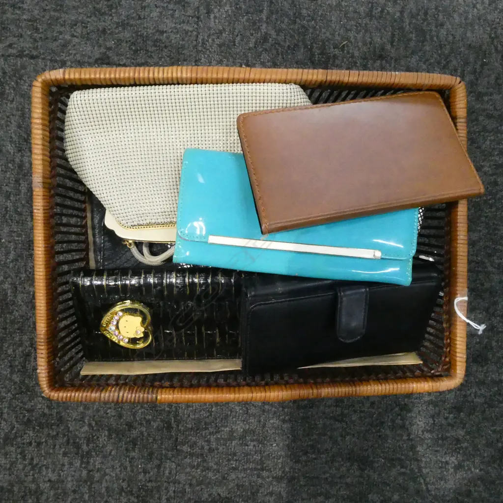 TRAY OF LADIES WALLETS & EVERNING PURSES Image 1++