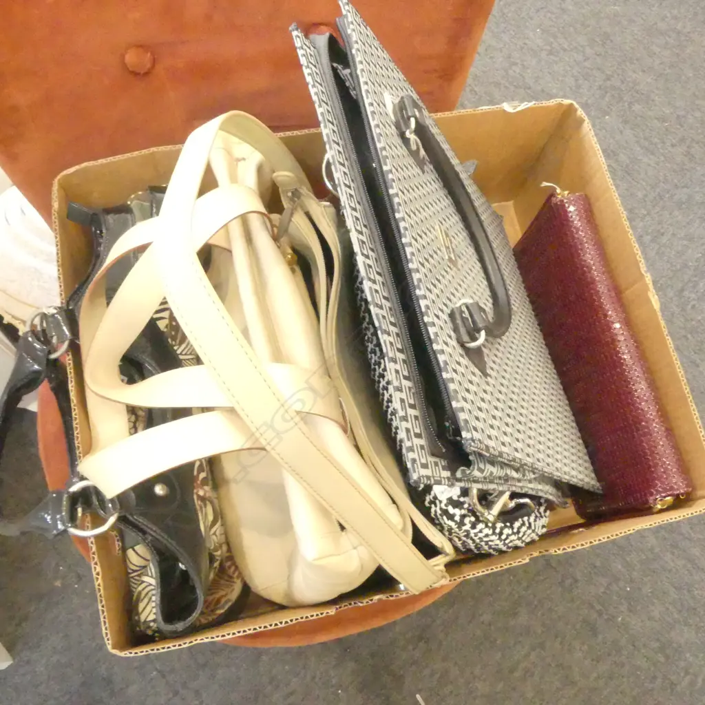 6 VINTAGE HANDBAGS  VARIOUS MAKERS Image 1++