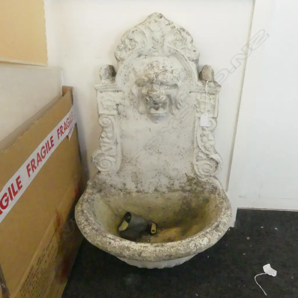  CONCRETE LION WATER FEATURE H650mm Image 1++
