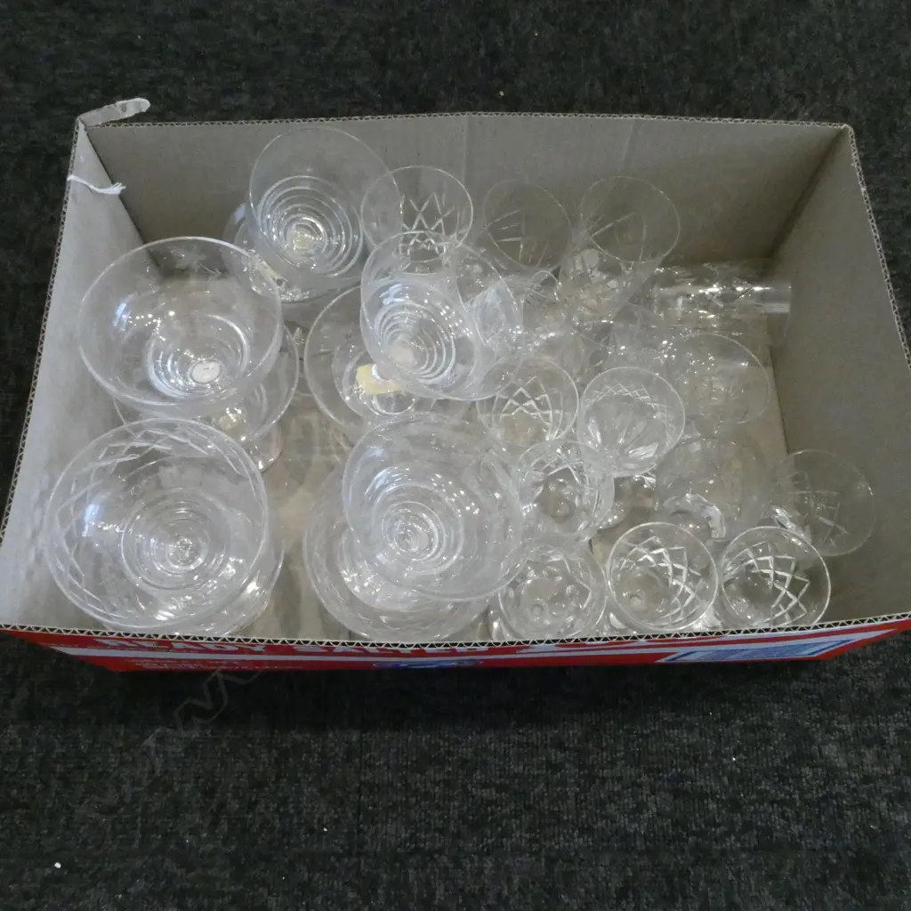 TRAY OF MIXED CRYSTAL GLASSES & SUNDAES Image 1++