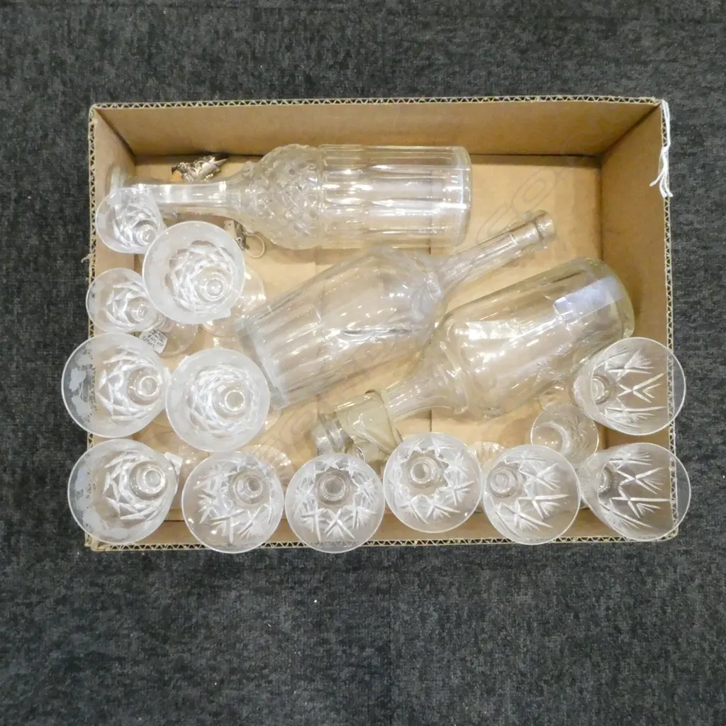 TRAY OF CRYSTAL GLASSES & DECANTERS 1 STOPPER MISSING Image 1++