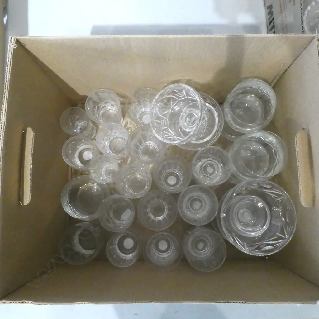 BOX OF MIXED CRYSTAL GLASSES & SUNDAES Image 1++