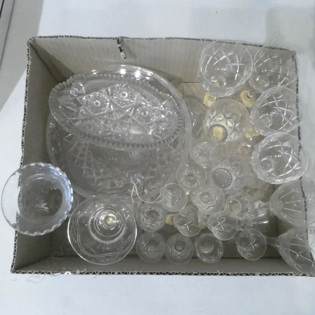 BOX OF CRYSTAL GLASSES BOWLS VASE ETC Image 1++