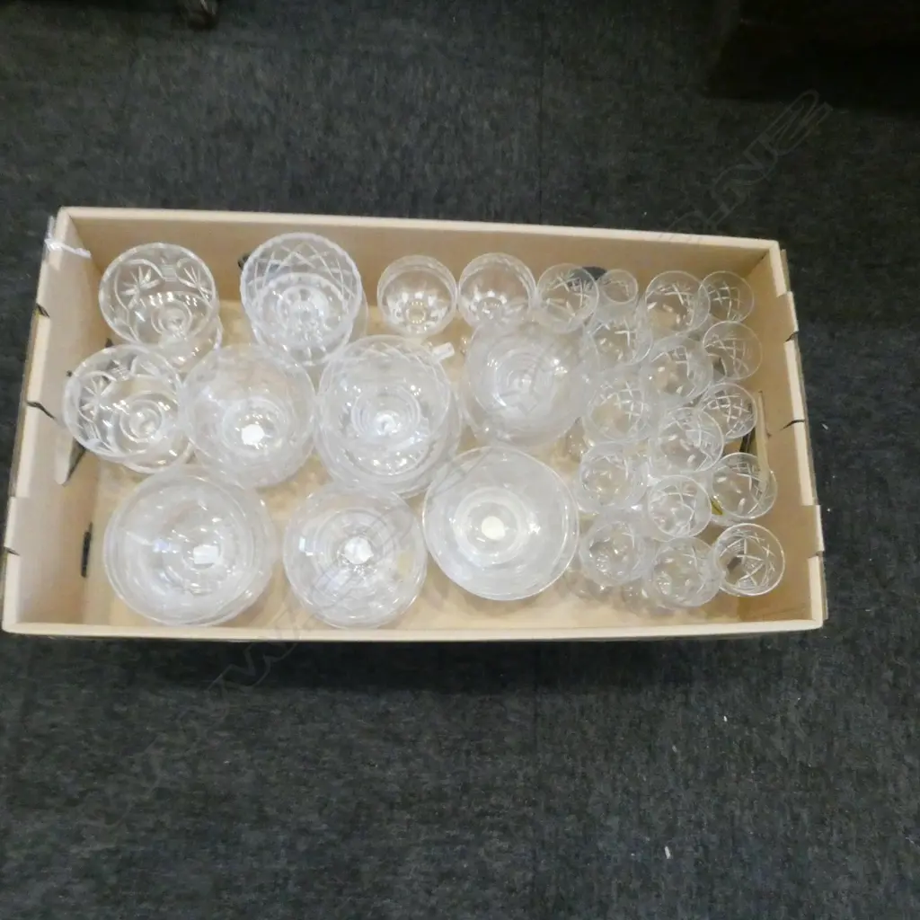 TRAY OF MIXED CRYSTAL GLASSES & SUNDAES Image 1++