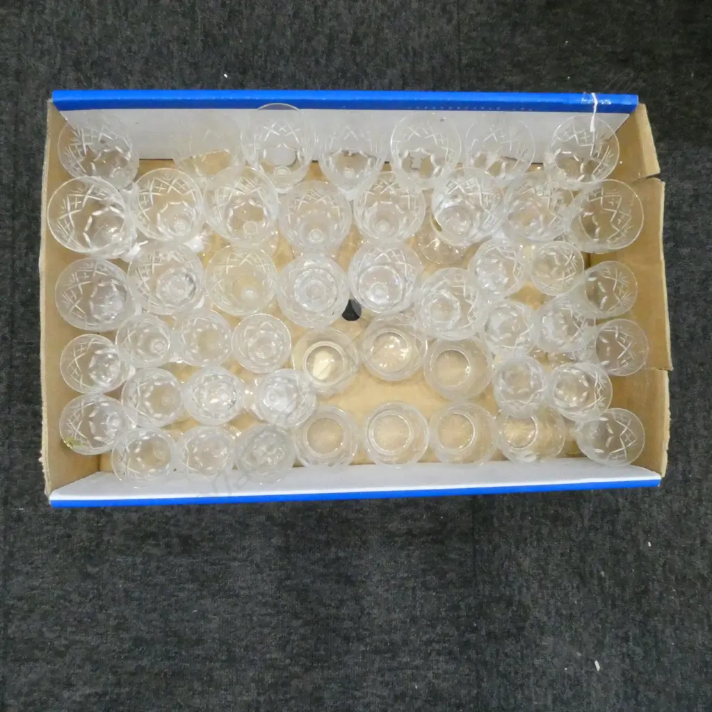TRAY OF WEBB CORBET CRYSTAL GLASSES Image 1++