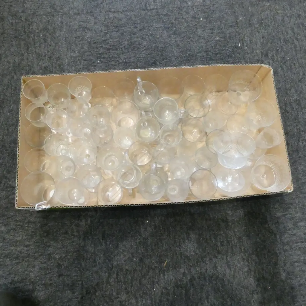 TRAY OF QUALITY EDWARDIAN ETCHED GLASSES & CUSTARD CUPS Image 1++