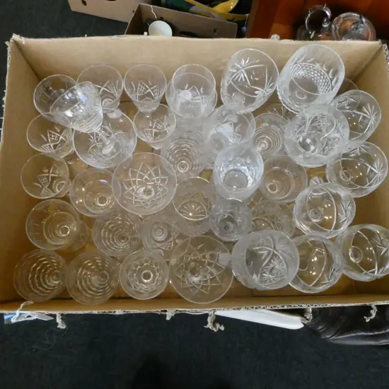 BOX OF MIXED CRYSTAL GLASSES