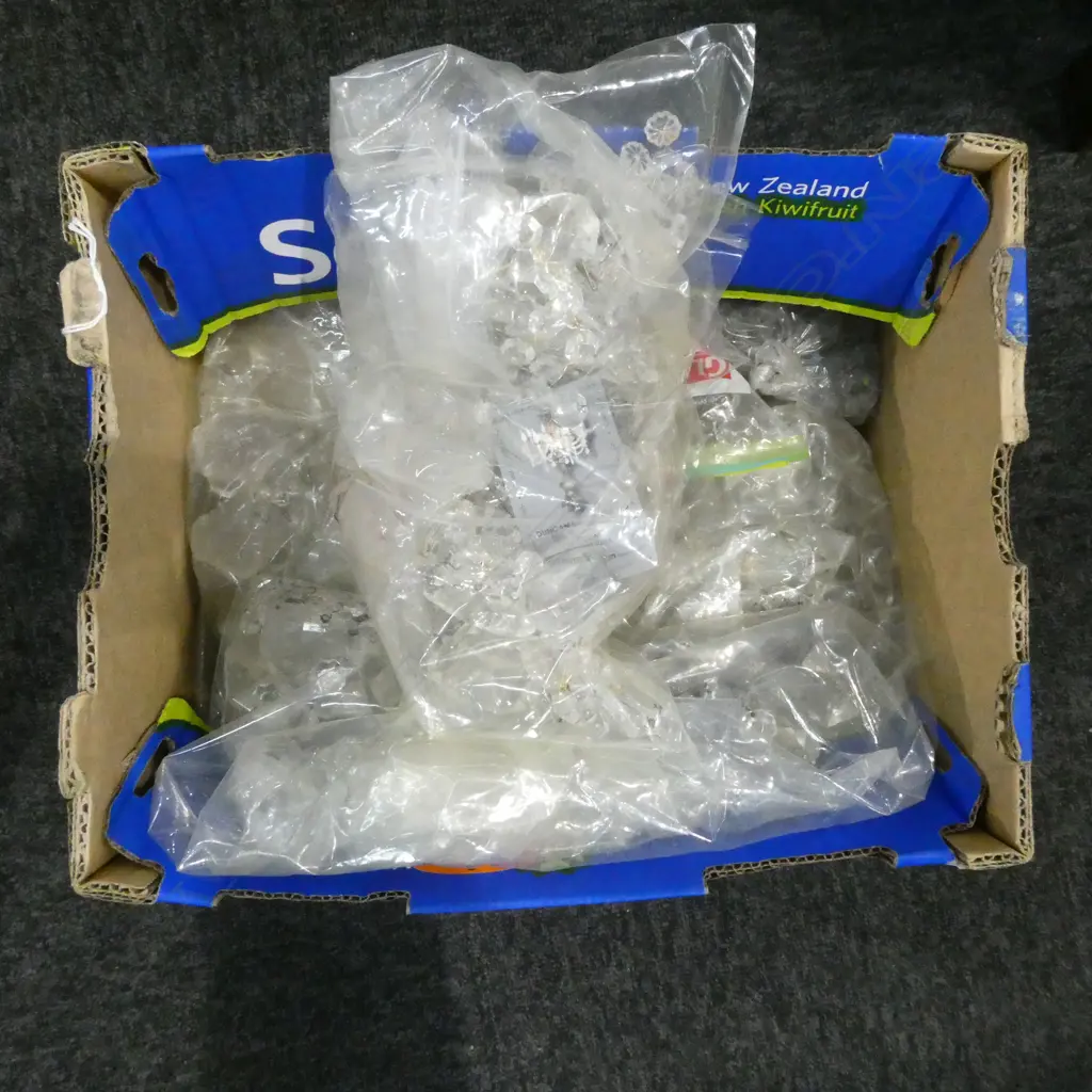 BOX OF CRYSTAL CHANDERLER DROPS & CRYSTALS Image 1++