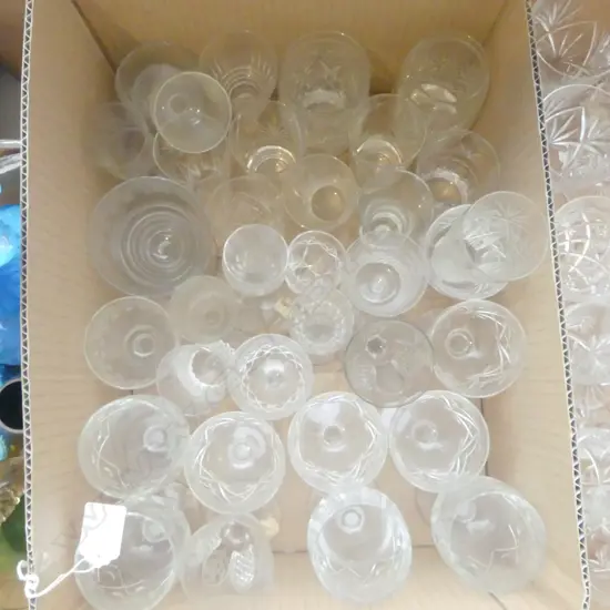 BOX OF MIXED CRYSTAL GLASSES