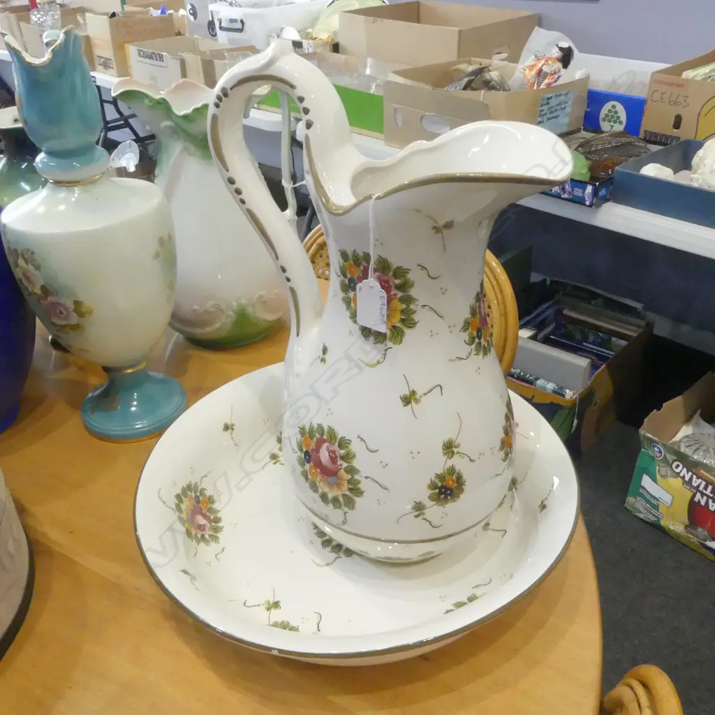 CAPODIMONTE JUG & BASIN Image 1++