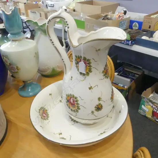 CAPODIMONTE JUG & BASIN