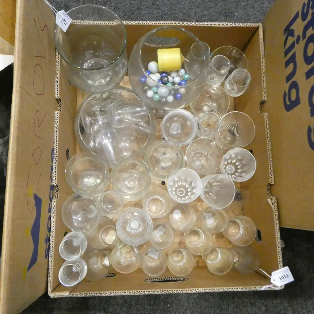 BOX LOT MIXED CRYSTAL & GLASSES Image 1++