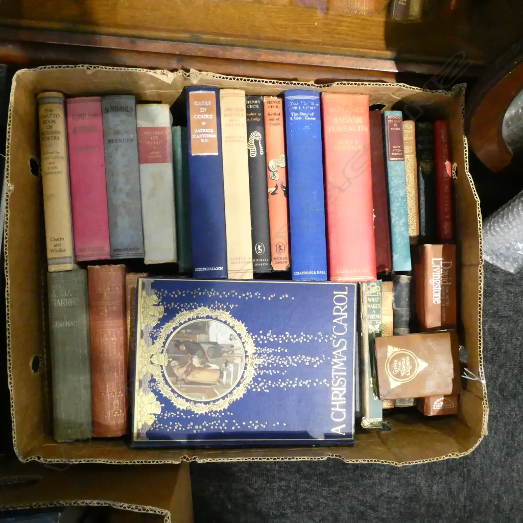 BOX OF VINTAGE BOOKS H G WELLS SERIES ETC Image 1++