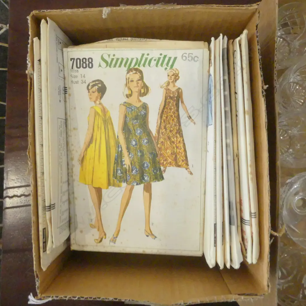ASST. VINTAGE DRESS PATTERNS  Image 1++