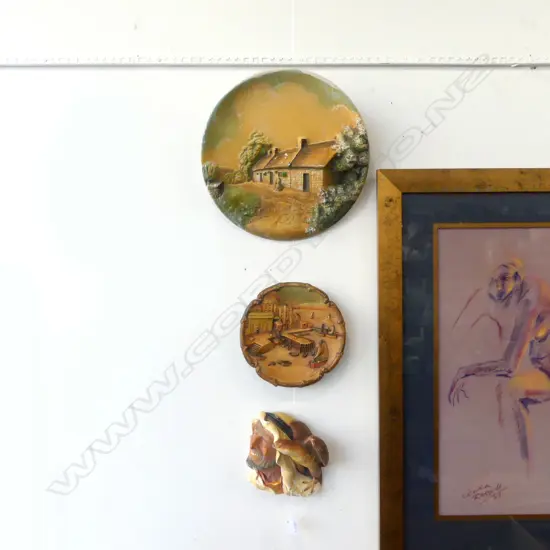 2 BOSSONS PLATES + BOSSONS BUST 