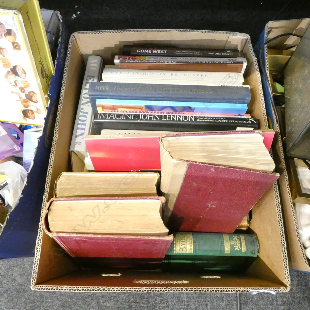 LOT ASST BOOKS Image 1++