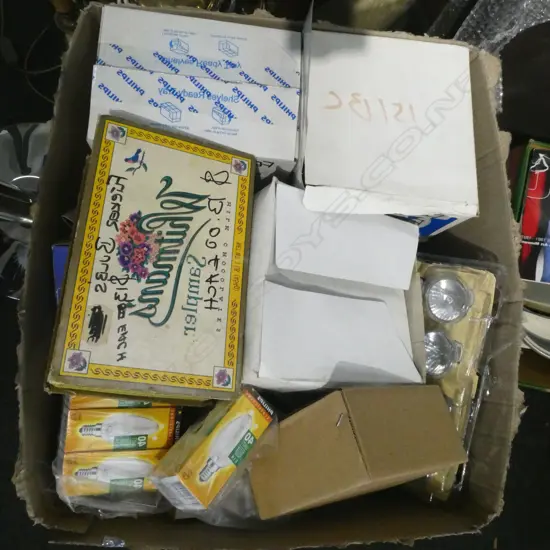 LARGE BOX OF LIGHT BULBS