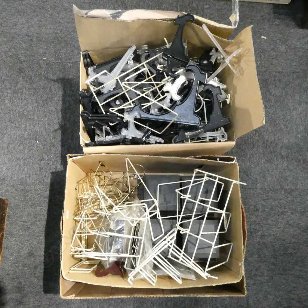 2 BOXES OF SHOP DISPLAY & PLATE STANDS Image 1++