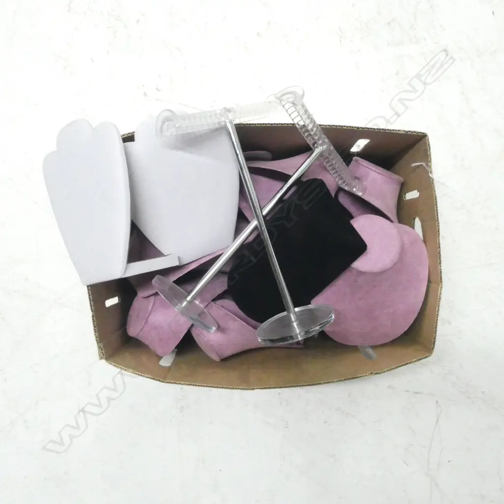 BOX OF ASST. JEWELLERY DISPLAY BUSTS etc Image 1++