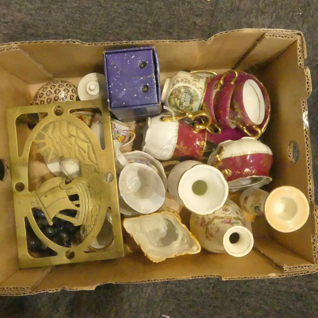 TRAY OF SMALL CHINA VASES BRASS TRIVET STONE GRAPES ETC Image 1++