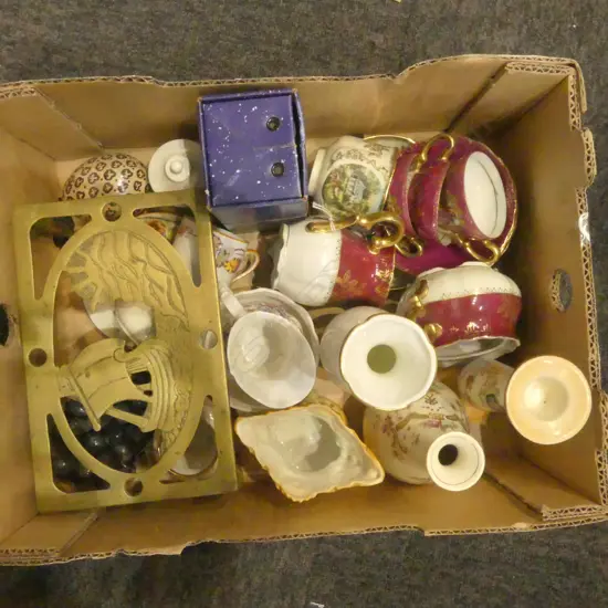 TRAY OF SMALL CHINA VASES BRASS TRIVET STONE GRAPES ETC