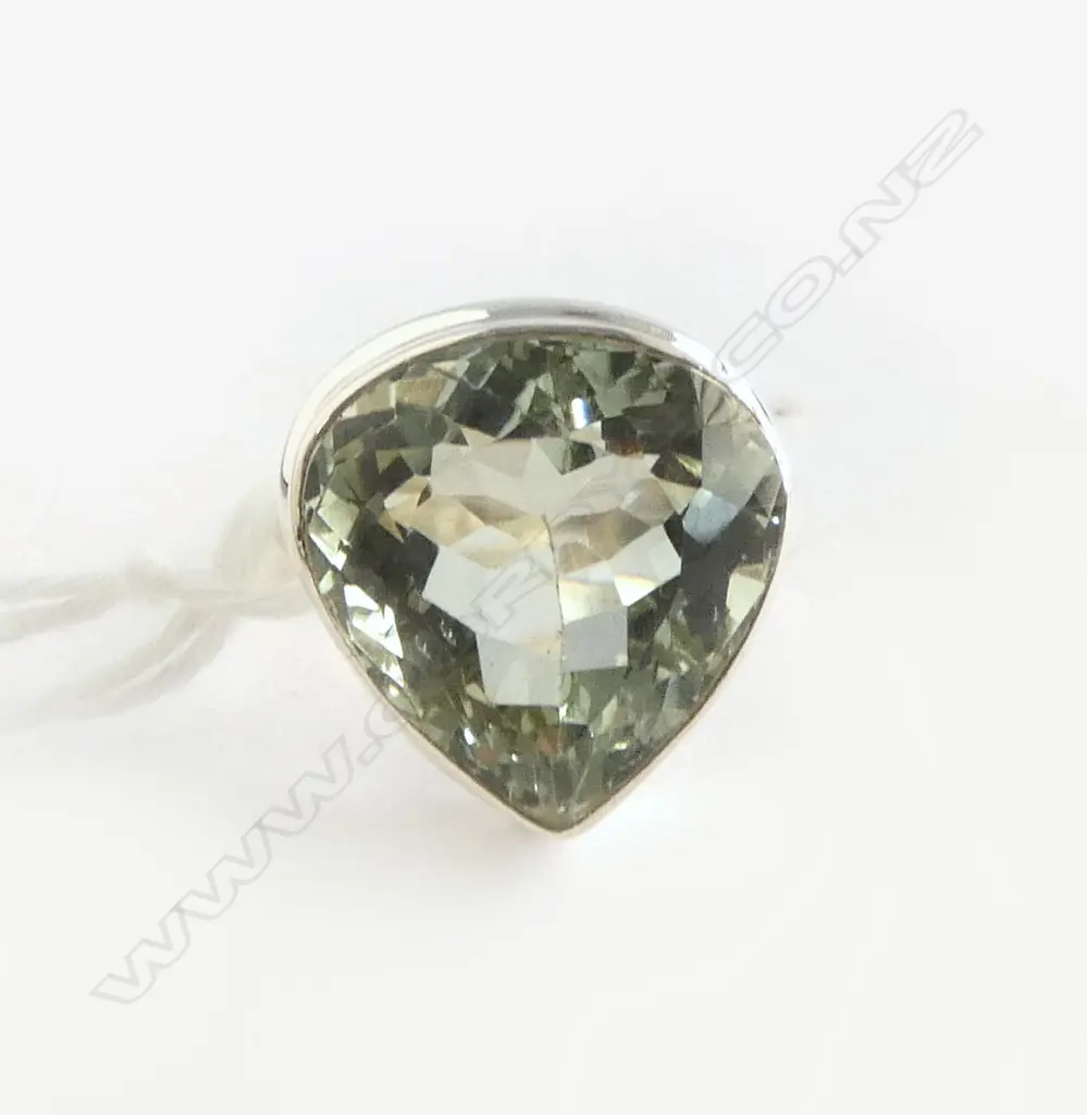 SILVER SET  GREEN AMETHYST RING SIZE R Image 1++